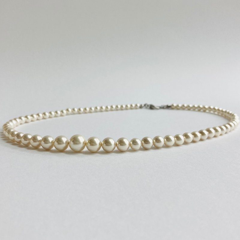 Shell pearl gradation necklace/approx. 4x9mm approx. 42cm+5cm/white beige/R/made in Japan - สร้อยคอ - เปลือกหอย ขาว