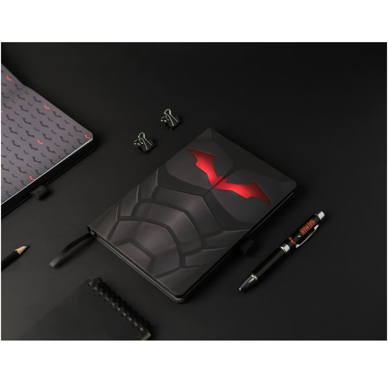 [DC] 2022 Batman Movie Edition Armor Shape A5 Notebook (with Batman Logo Projection Pen) - สมุดบันทึก/สมุดปฏิทิน - วัสดุอื่นๆ สีดำ