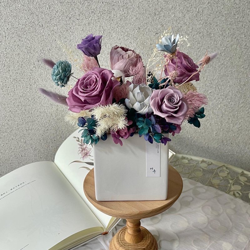 【艸踸Garden Lane Floral】Elegant Purple Opening Flower Ceremony-M Size - ช่อดอกไม้แห้ง - พืช/ดอกไม้ 