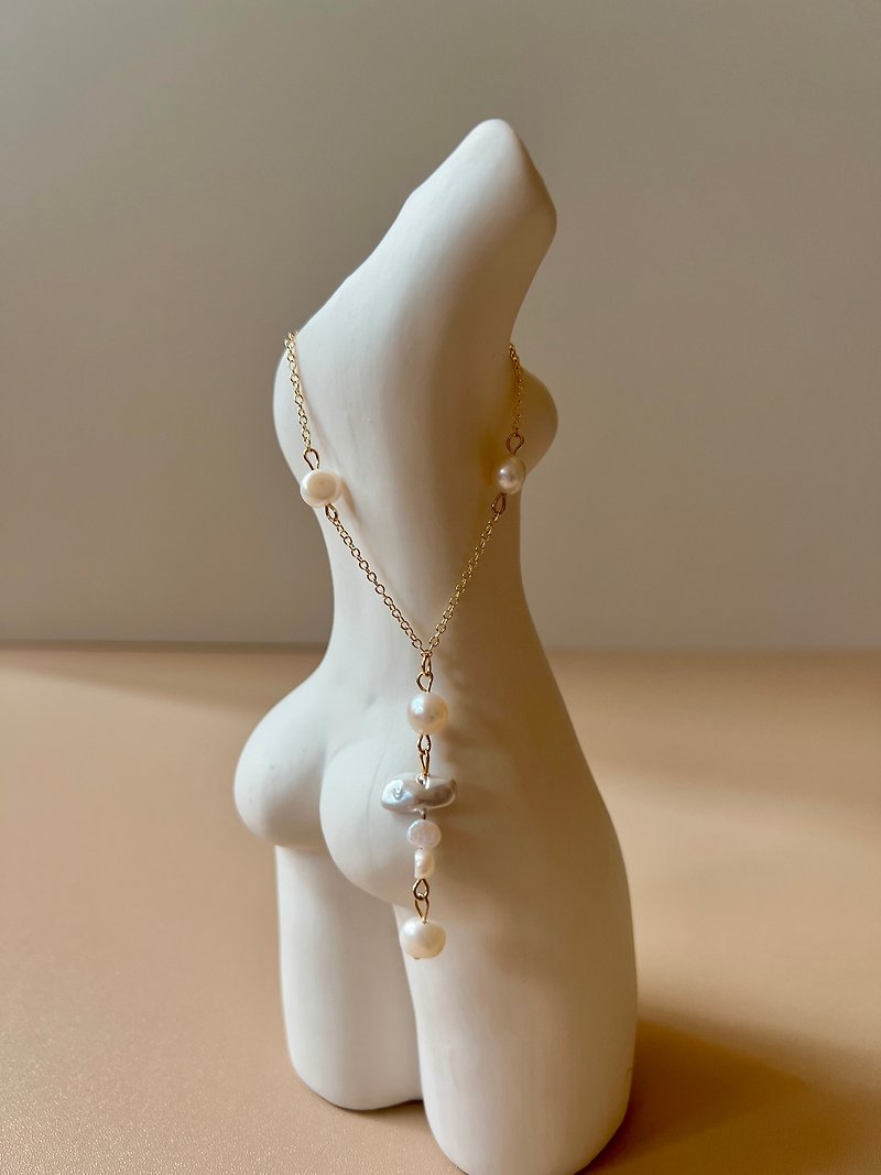 Minimalist Chic Natural Baroque Pearl Y-Necklace | Gifts 18K Stainless Steel - สร้อยคอ - ไข่มุก สีทอง