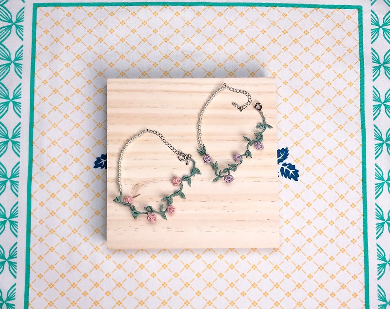 【rose‧pearl】-tatted rose bracelet / gift / vintage / Swarovski crystal pearl - Bracelets - Cotton & Hemp Multicolor