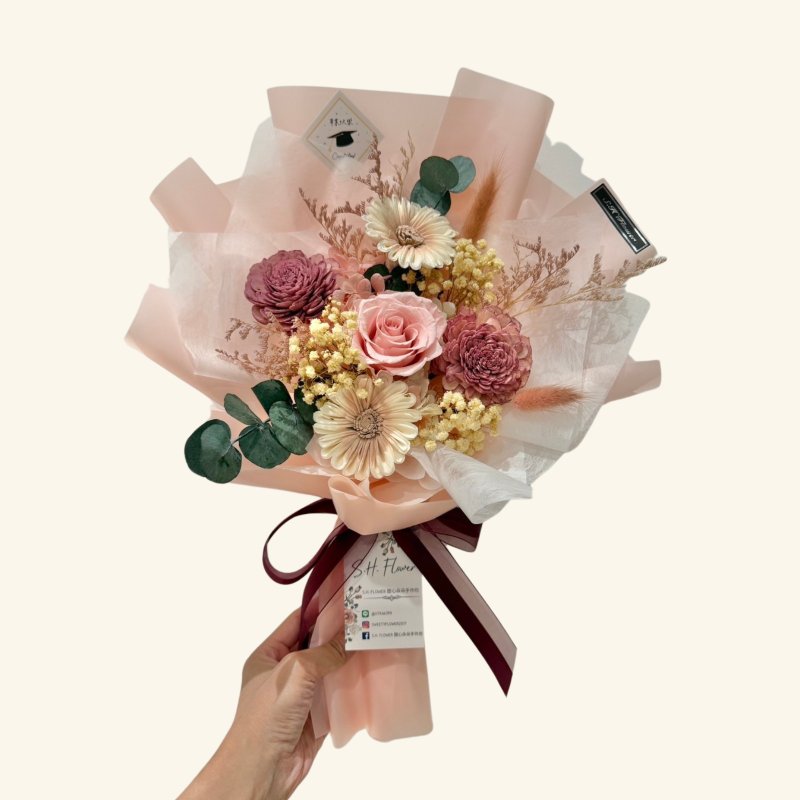 畢業花束 溫柔玫瑰粉永生花束 - 乾燥花/永生花 - 植物．花 