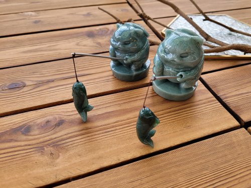 螺絲帽帽工作室 【親翠】天然瓜地馬拉翡翠 冰綠精工釣魚貓辦公桌狠療癒擺飾