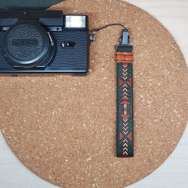 /// 新年 X 禮物 ///手機防摔腕帶 相機防摔腕帶 快拆扣 相機繩 相機帶 手機繩 手腕帶 手繩 吊飾  生日禮物 - 吊飾/掛飾 - 其他人造纖維 綠色