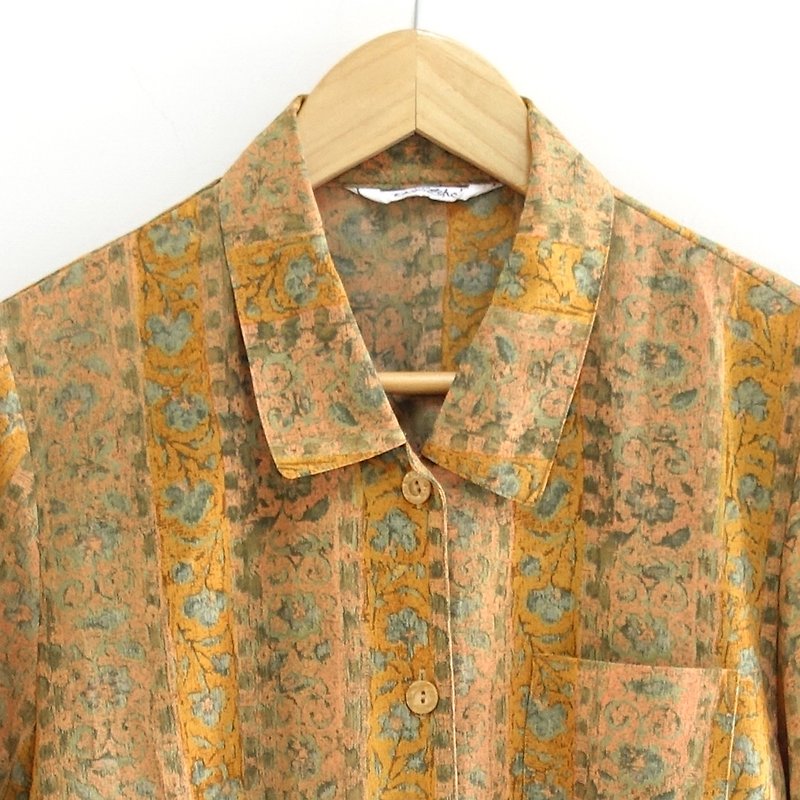 │Slowly│ flower vine - vintage shirt │vintage. Vintage. Literary. Japan - เสื้อเชิ้ตผู้หญิง - เส้นใยสังเคราะห์ หลากหลายสี