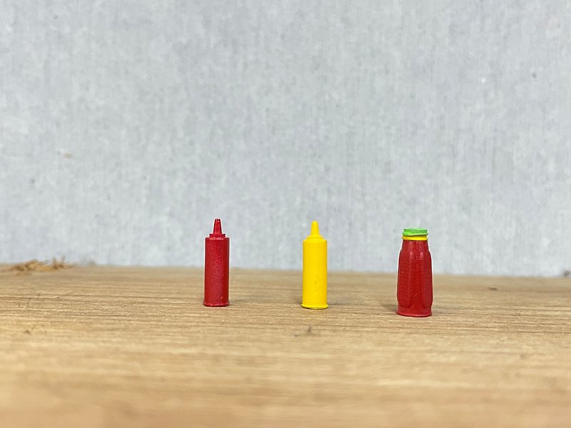 Miniature pocket model scene 1:12 ancient flavor red and yellow sauce bottle pepper bottle