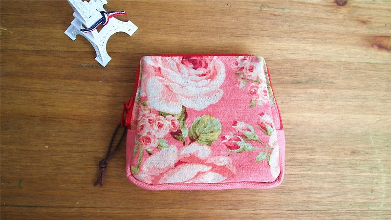 【好日手作】Handmade。玫瑰花。口袋收納包 - 化妝袋/收納袋 - 棉．麻 粉紅色