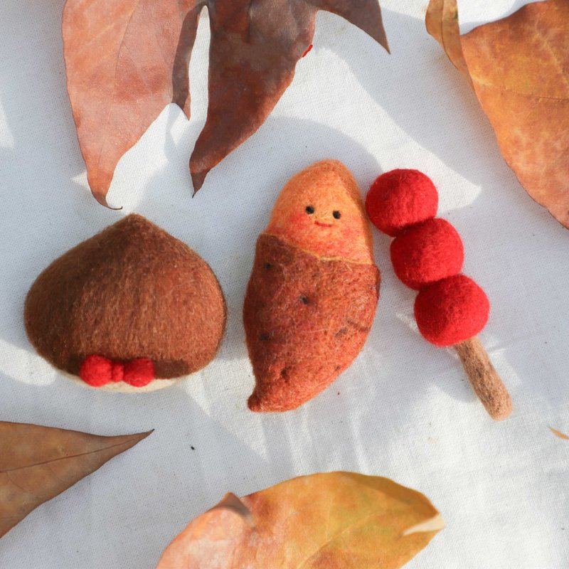 Wool felt hand-made sweet potato candied haws chestnut brooch/pin/magnet/fridge magnet/hairpin hair accessories - เข็มกลัด - ขนแกะ สีแดง