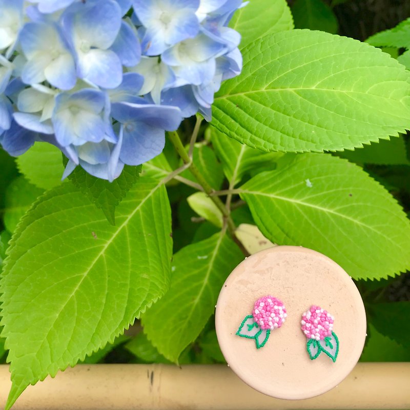 Handmade embroidery//Hydrangea translucent earrings/pink//can be changed to clip style - ต่างหู - งานปัก สึชมพู