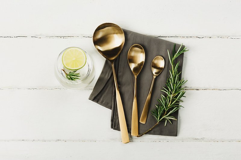 【NEW】 ● gold spoon - a set of three different sizes ● the British The Just Slate Company - ช้อนส้อม - กระดาษ สีทอง