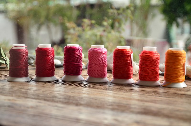 MACRAMEワックスラインDIY創造的な手作りのワイヤー -  1ボリューム（30メートル） - 編み物/刺繍/羊毛フェルト/裁縫 - シルク・絹 レッド