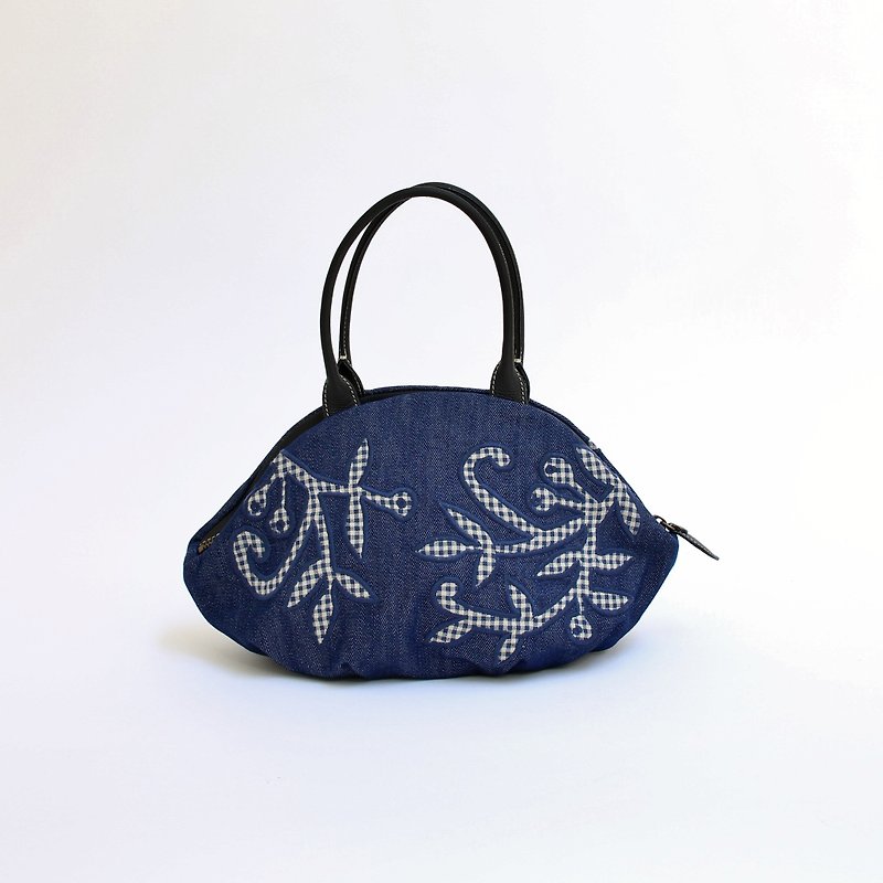 Wooden vine embroidery / almond bag - กระเป๋าถือ - ผ้าฝ้าย/ผ้าลินิน สีน้ำเงิน