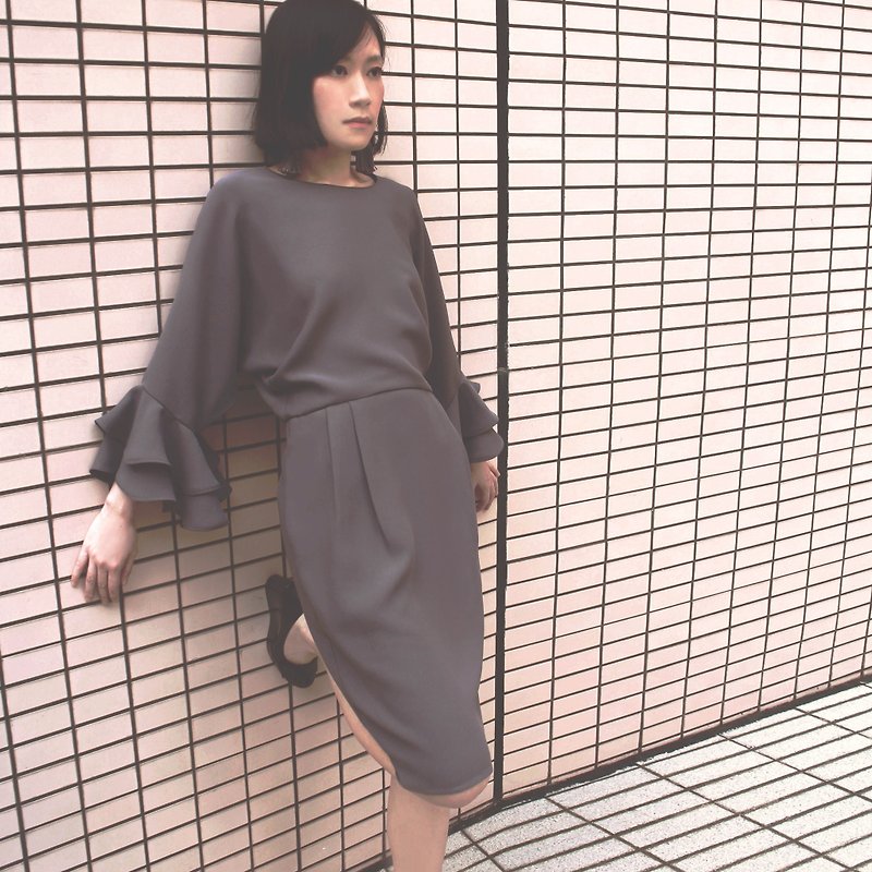 【Off-season sale】grey ruffles cuffs and small open back - One Piece Dresses - Other Materials Gray