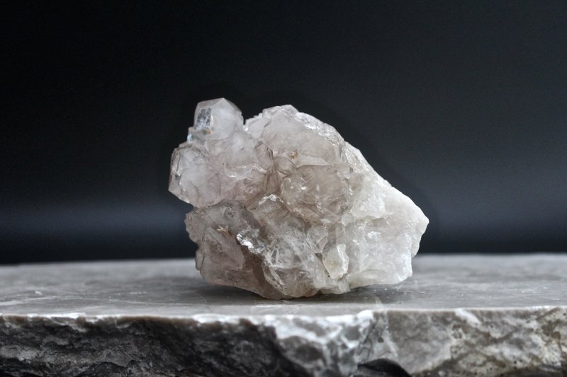 Stone Plant SHIZAI-Tea Crystal Backbone-With Base - ของวางตกแต่ง - คริสตัล สีนำ้ตาล