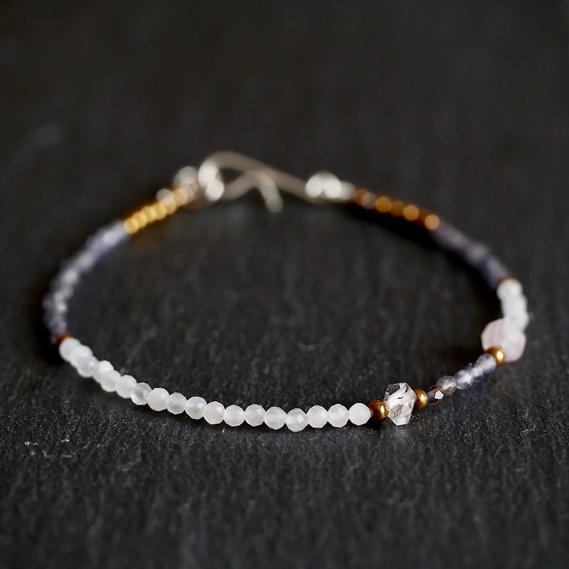 Asymmetric bracelet of White moon stone & Iolite - Bracelets - Gemstone White