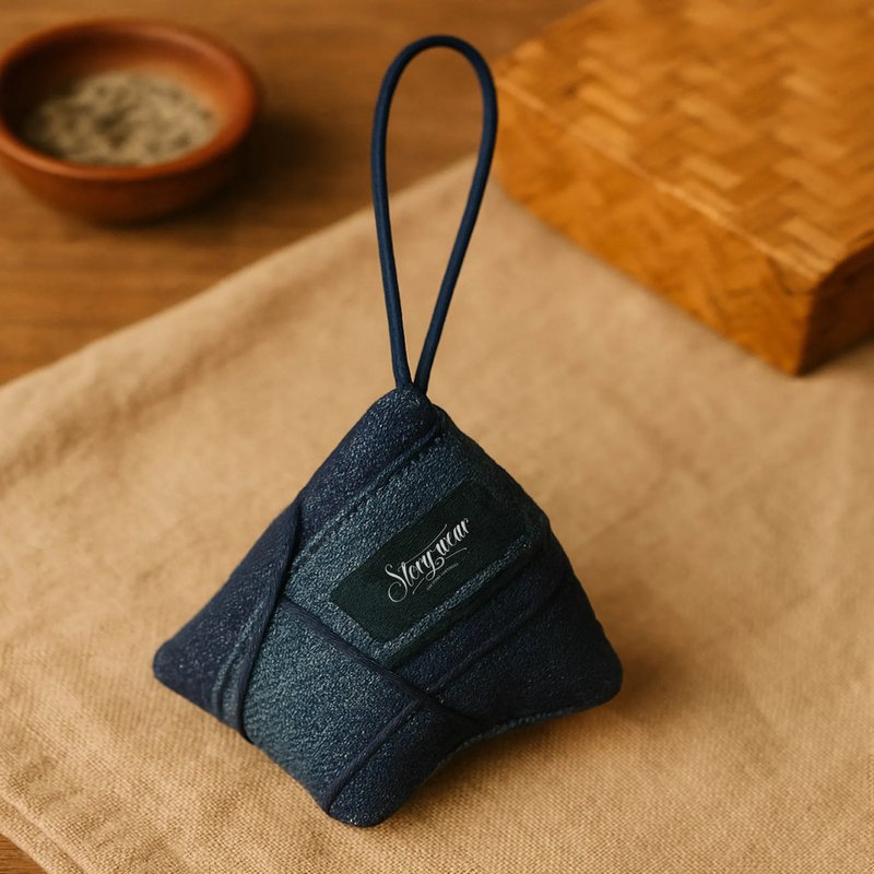 城隍廟聯名聞香祈福包粽_吊飾款 - 吊飾/掛飾 - 棉．麻 藍色