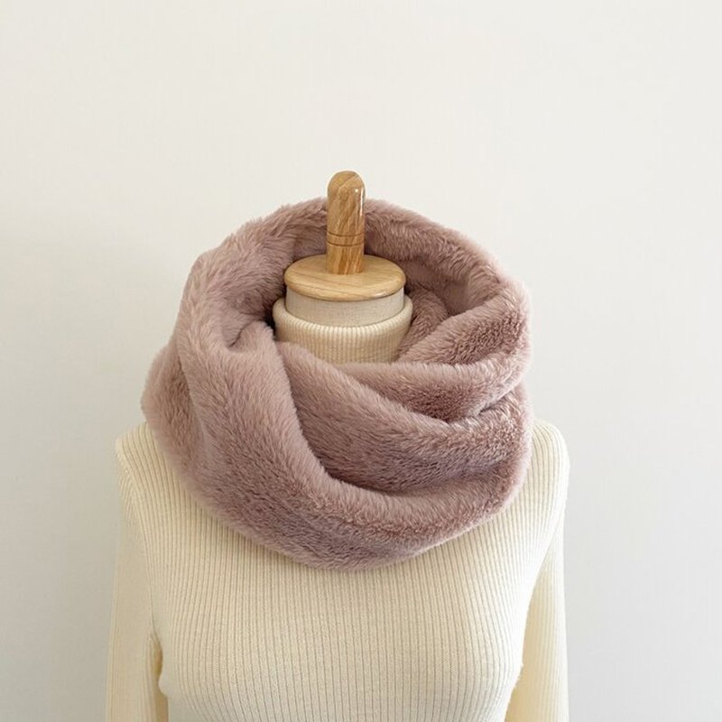 ふわふわ　くすみピンク　ファーのスヌード - 圍巾/披肩 - 聚酯纖維 粉紅色