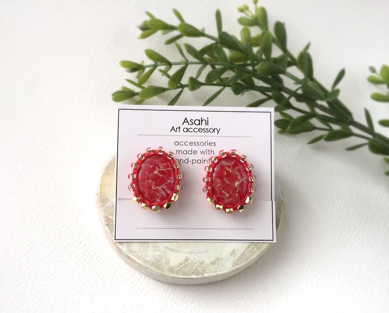 Thread and bead art earrings red - ต่างหู - พลาสติก สีแดง