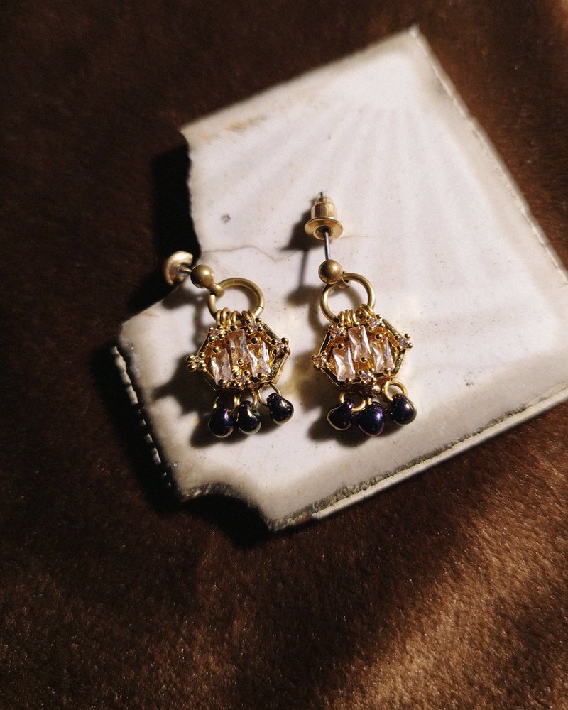 方鋯短耳環 - 紫黑水滴珠 【限量】 - 耳環/耳夾/耳骨夾 - 銅/黃銅 多色