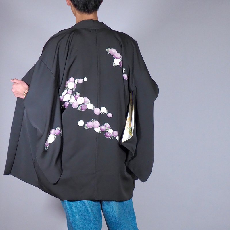 【日本製造】 柔軟絲綢黑色羽衣、吉祥圖案萬壽菊、男女皆宜的羽 - 女大衣/外套 - 絲．絹 黑色
