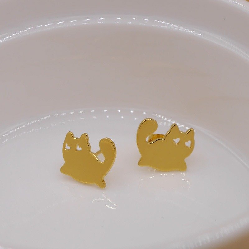 Handmade Little Cat Earring - 18K gold plated on brass Little Me by CASO jewelry - 耳環/耳夾 - 其他金屬 金色