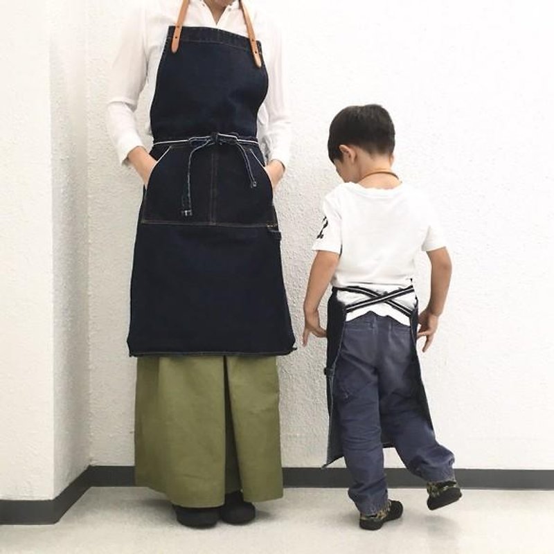 [Parent-child coordination for adults] Bio-wash 14.7oz selvedge denim and extra-thick oil-nume apron [Indigo] - ผ้ากันเปื้อน - หนังแท้ 