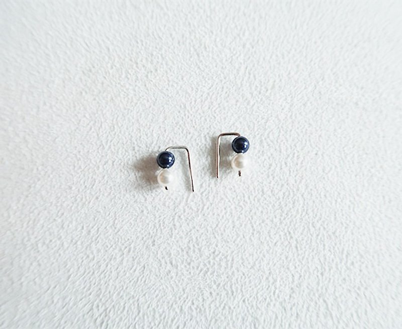 Color beads Earrings Deep blue white Sterling Silver - Earrings & Clip-ons - Sterling Silver Blue