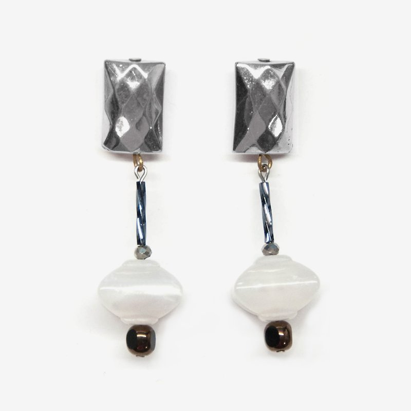 Black-and-white Film Collection - Polyhedron Earrings, Post Earrings, Clip On Earrings - ต่างหู - โลหะ สีเทา