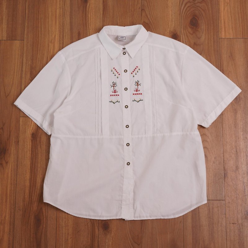 ABOUT vintage/selected items. C & A Embroidered Tyrolean Shirt Tyrolean Shirt - Women's Shirts - Cotton & Hemp White
