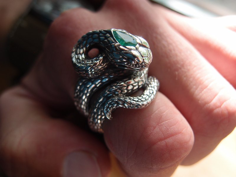Big solid sterling silver snake ring with gemstone, Serpent of the World - 戒指 - 純銀 銀色