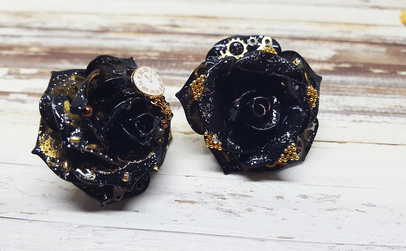 Miss Paranoid paranoia steam punk black rose earrings 925 silver needle - Earrings & Clip-ons - Other Materials Black