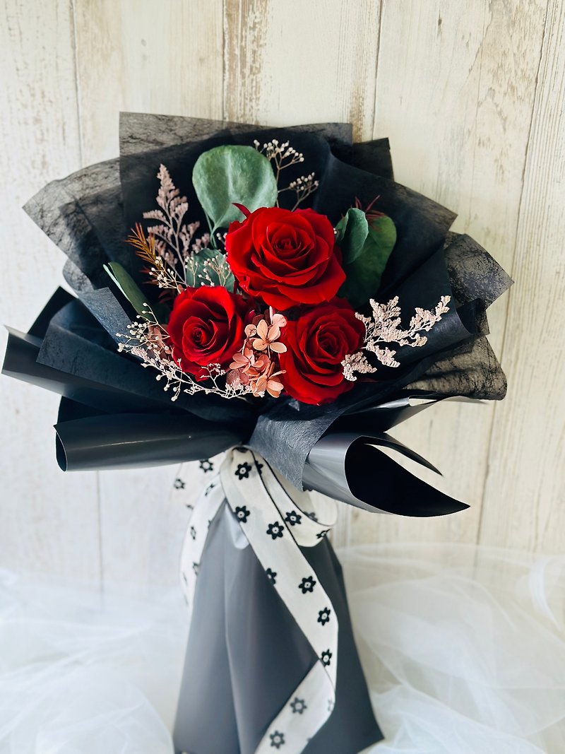 Small bouquet of everlasting roses - Dried Flowers & Bouquets - Plants & Flowers Red