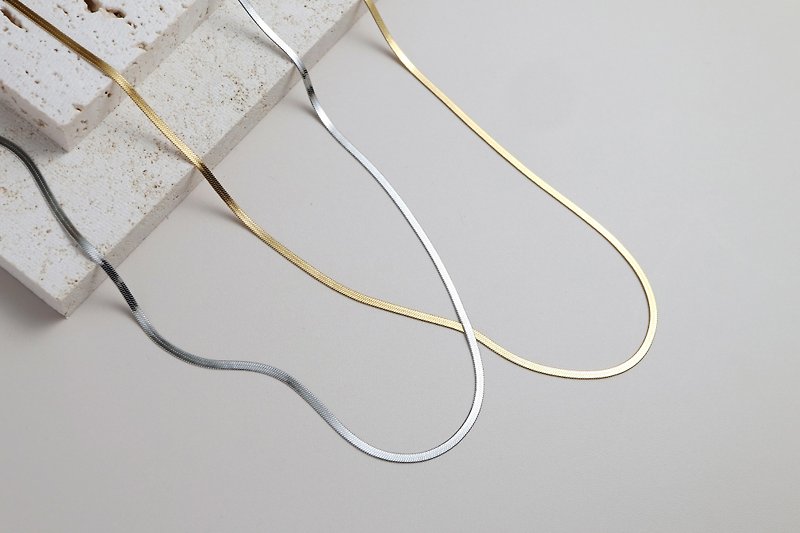 【Hot-selling restock】Basics. Flat snake bone necklace for Valentine's Day gift - สร้อยคอ - สแตนเลส สีเงิน