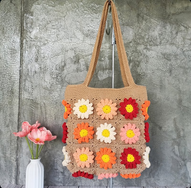 กระเป๋าถักเชือกฟอก ทรงGranny Square flowers - กระเป๋าถือ - ผ้าฝ้าย/ผ้าลินิน 