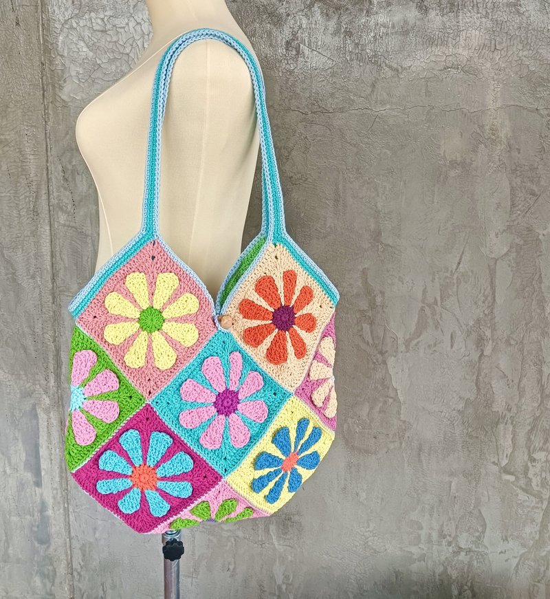 ウォッシュドコットンコード編み込みバッグ、グラニースクエアフラワーデザイン - トートバッグ・ハンドバッグ - コットン・麻 