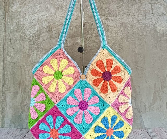(124)カラフルグラニースクエア☆大きめ☆ グラニースクエアの花の編みバッグ - ショップ siriwanbag