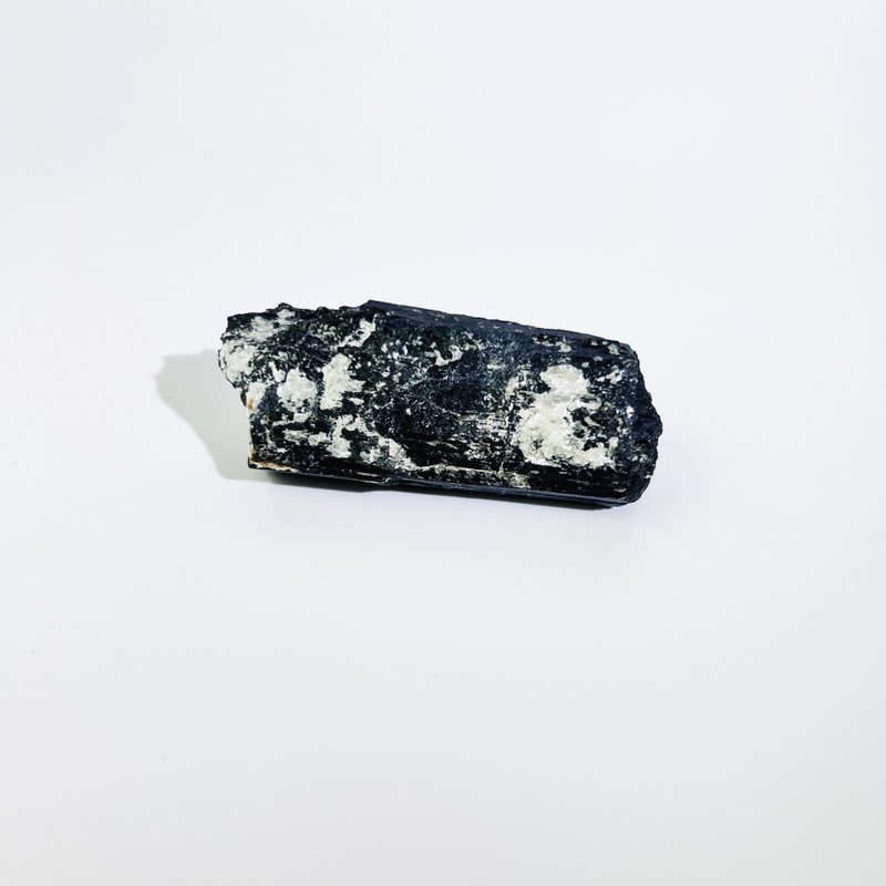 Symbiotic black tourmaline ore to ward off evil and protect against villains 0032 - ของวางตกแต่ง - เครื่องเพชรพลอย สีดำ