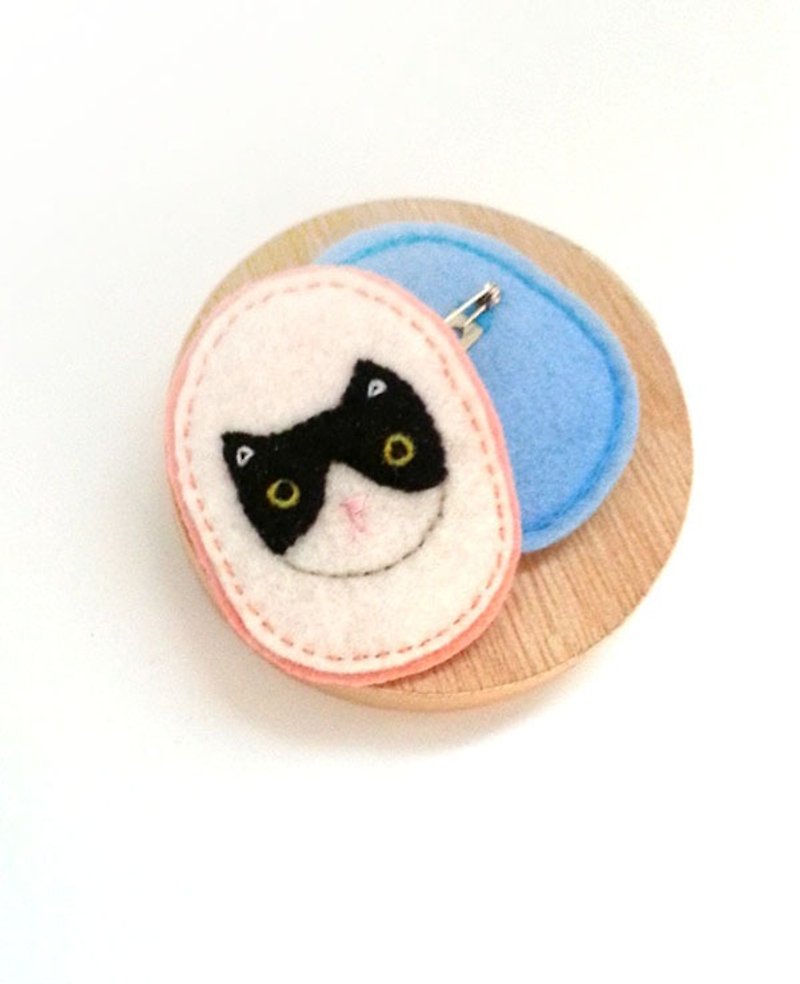 Cat pin - Brooches - Other Materials 