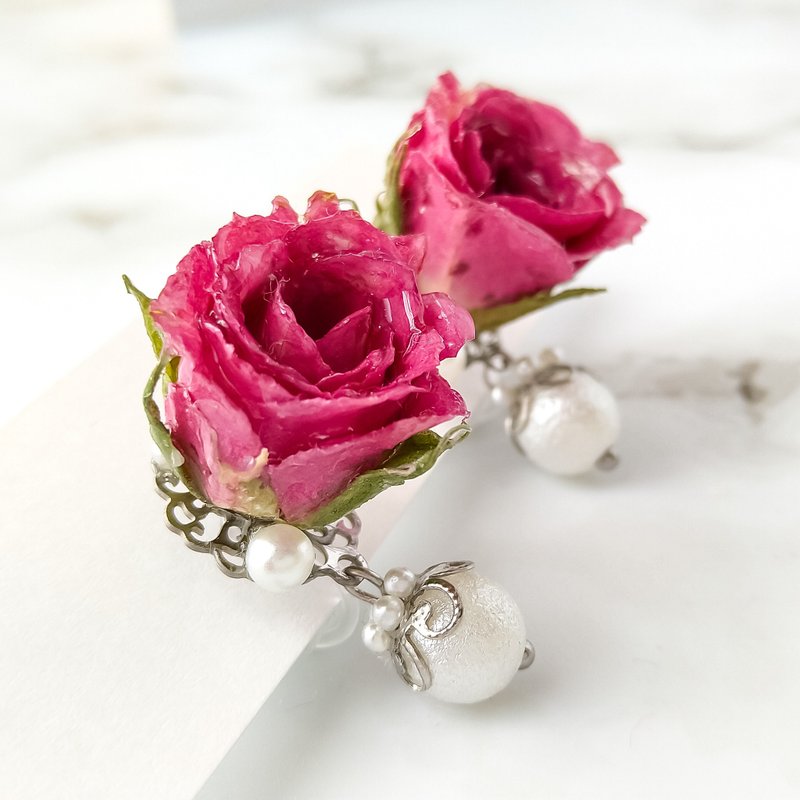 Rose and cotton pearl earrings - ต่างหู - พืช/ดอกไม้ สีแดง