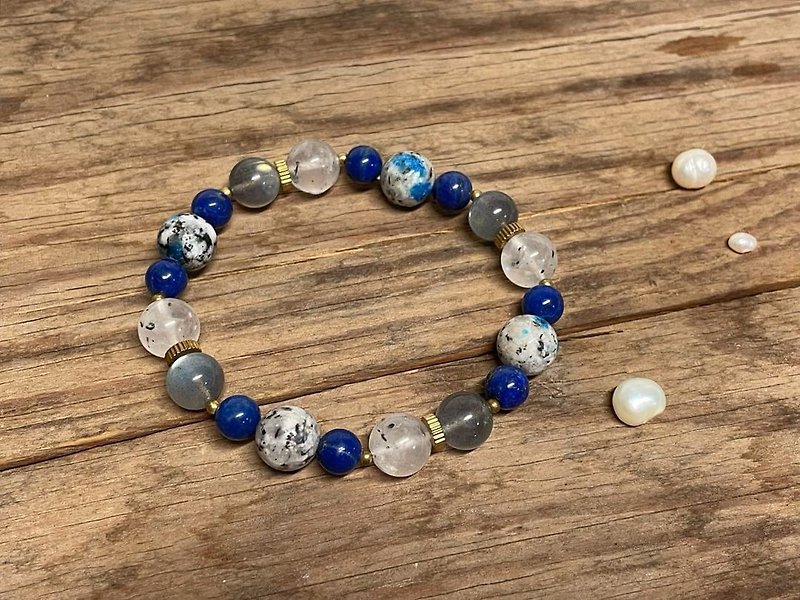 Mine wormhole. Wisdom. Lapis lazuli, labradorite, white crystal, blue point Stone. Design hand beads