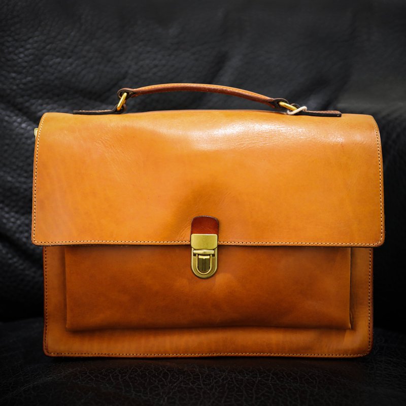 [Vintage cowhide briefcase/briefcase can be carried cross-body] Customized engraving on Italian vegetable tanned leather - Briefcases & Doctor Bags - Genuine Leather Multicolor