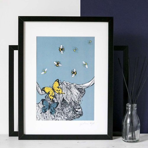 SÜSS Living生活良品 英國Gillian Kyle蘇格蘭手繪高山牛與蝴蝶圖騰壁掛相框(黑)
