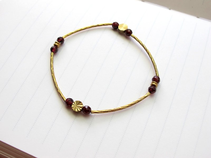 Red Fort】 【pomegranate x brass accessories - hand-made natural stone series - Bracelets - Gemstone Gold