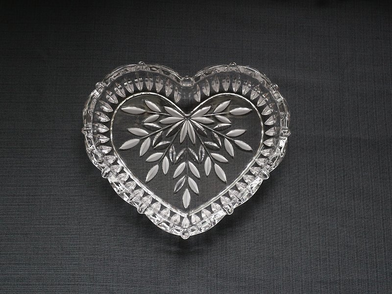 Early Crystal Glass Engraving Plate - Heart Spike (Tableware / Old / Old / Glass / Flower / Heart / Jewelry) - Plates & Trays - Glass Transparent