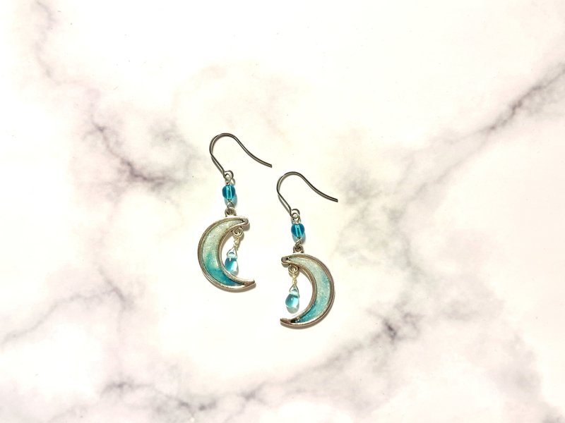 moon sea shape earrings - ต่างหู - วัสดุอื่นๆ สีน้ำเงิน