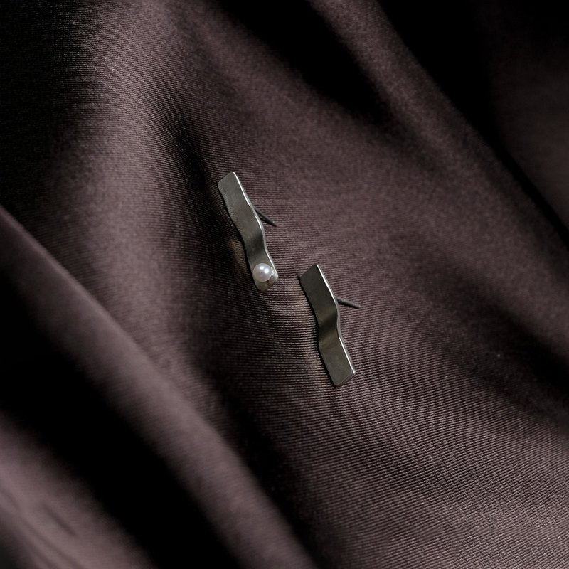 Flow - 流 窄版耳環(珍珠) Flow Narrow earring (pearl) - 耳環/耳夾/耳骨夾 - 珍珠 銀色