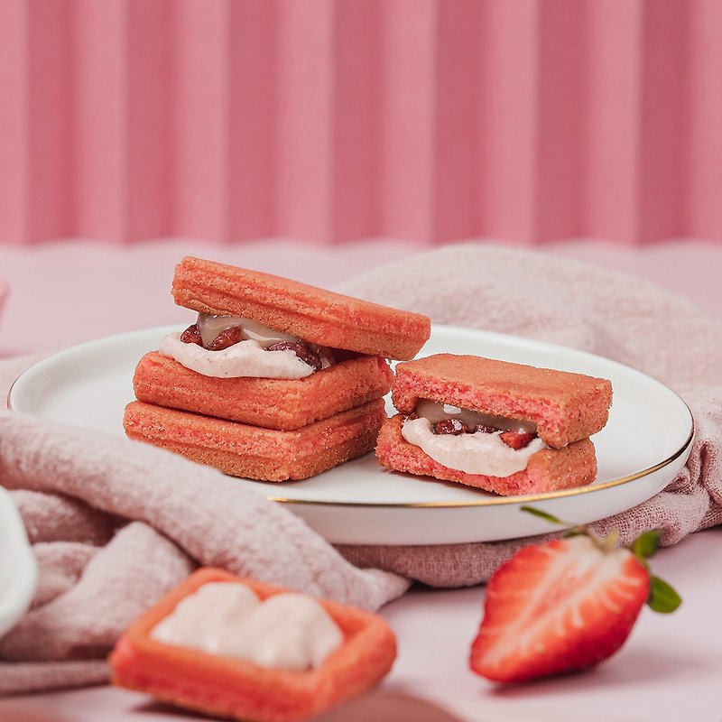 Simple Plum Berry Eyes 2.0 | Strawberry Cream Sandwich Cake 10 packs - ขนมคบเคี้ยว - วัสดุอื่นๆ หลากหลายสี