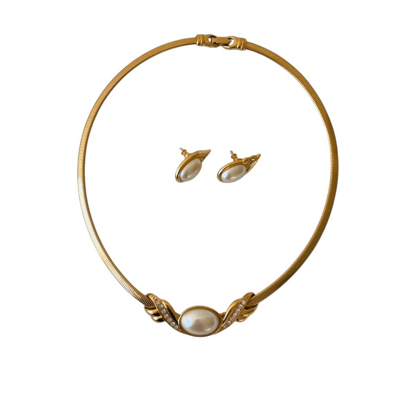 Vintage Monet set omega necklace and earrings with faux pearls signed perfect - 項鍊 - 其他金屬 白色