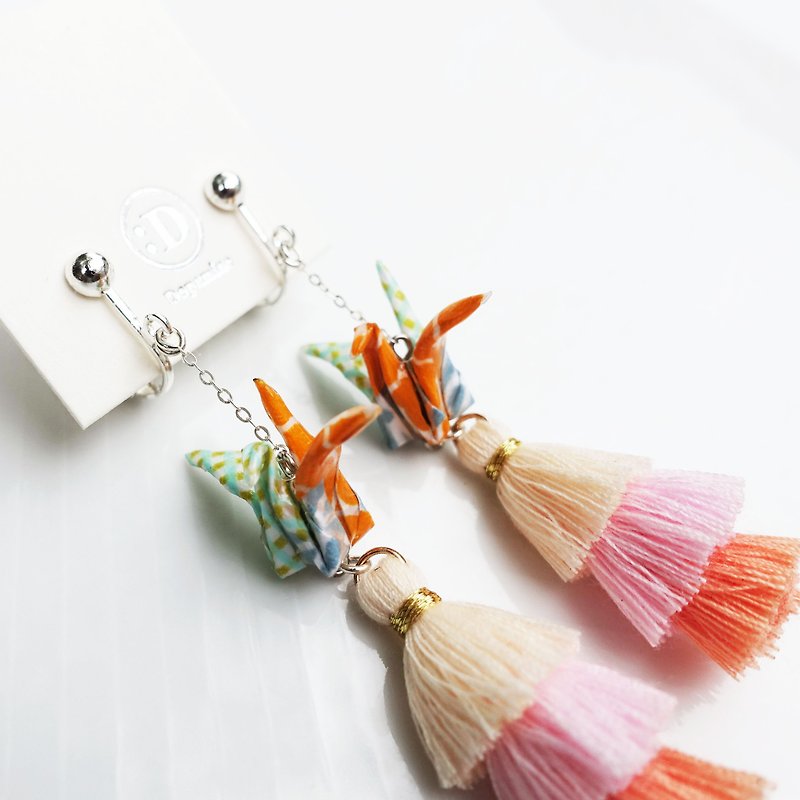 Origami Crane Tassel Earrings - ต่างหู - กระดาษ สึชมพู