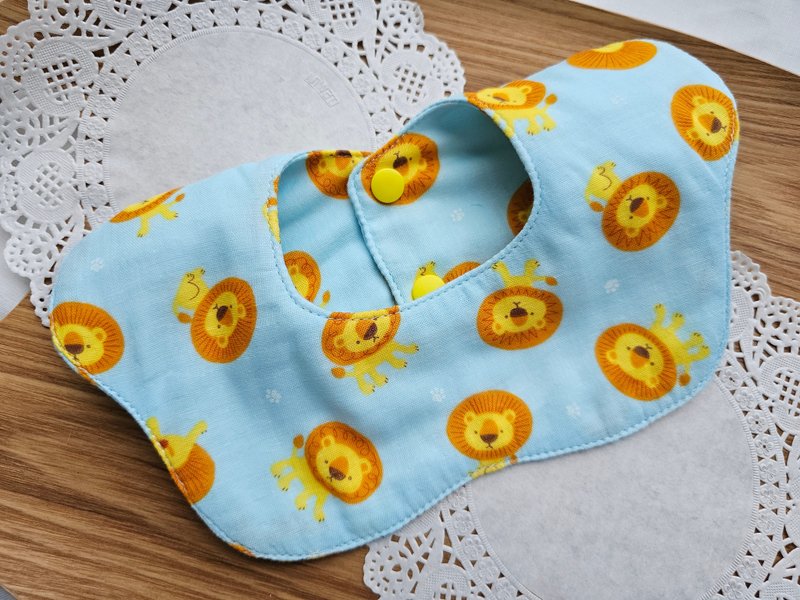 Flower-shaped eight-layer gauze baby bib bag/slobber towel (lion pattern) - ผ้ากันเปื้อน - ผ้าฝ้าย/ผ้าลินิน หลากหลายสี